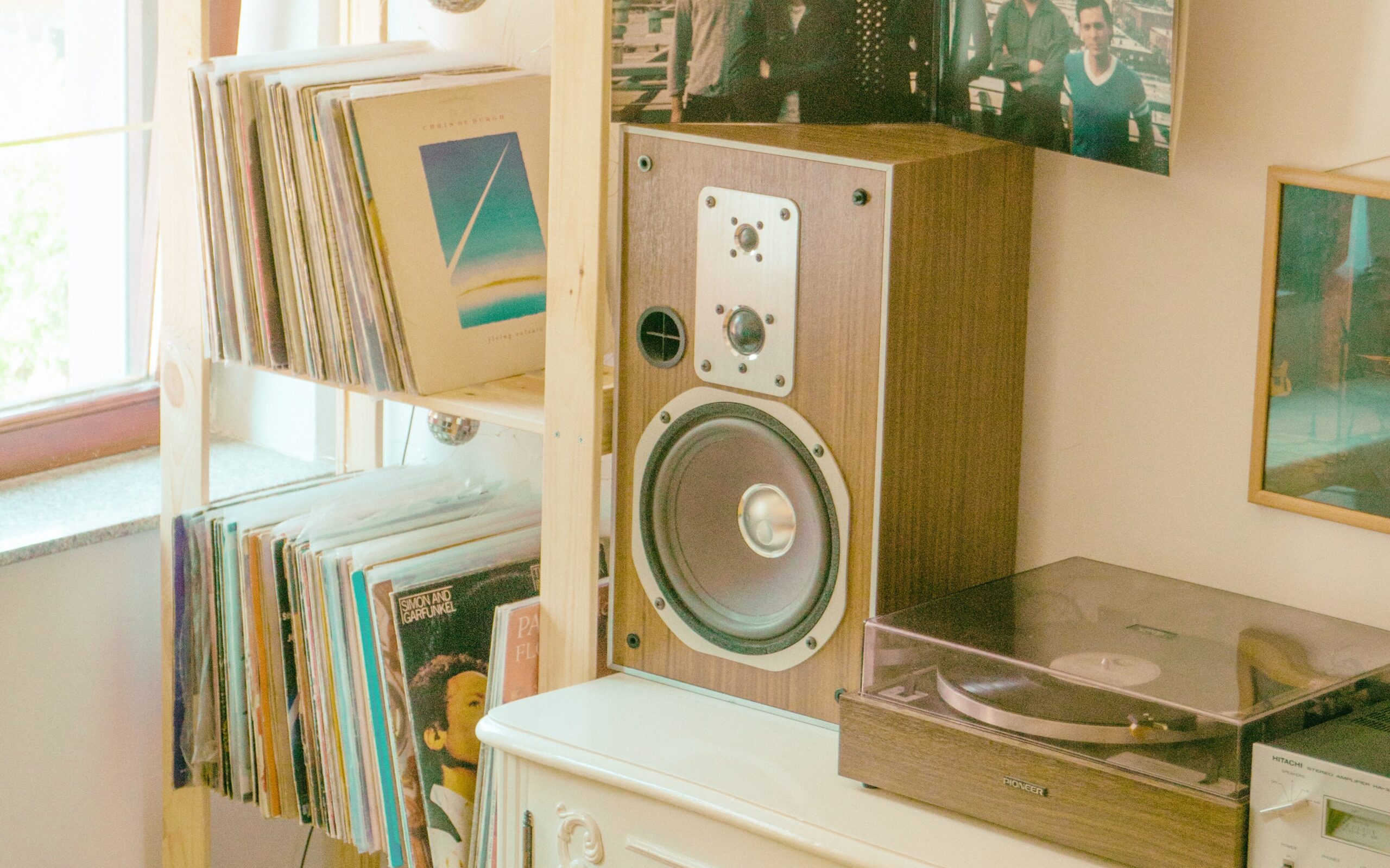 How To Connect A Turntable To the Speaker